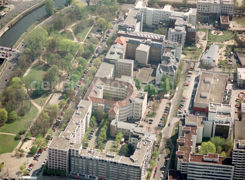 Berlin - Tiergarten from above - Unternehmenssitz der Feuersozietät Öffentliche Leben Am Karlsbad 4-5 in 10785 Berlin - Tiergarten.