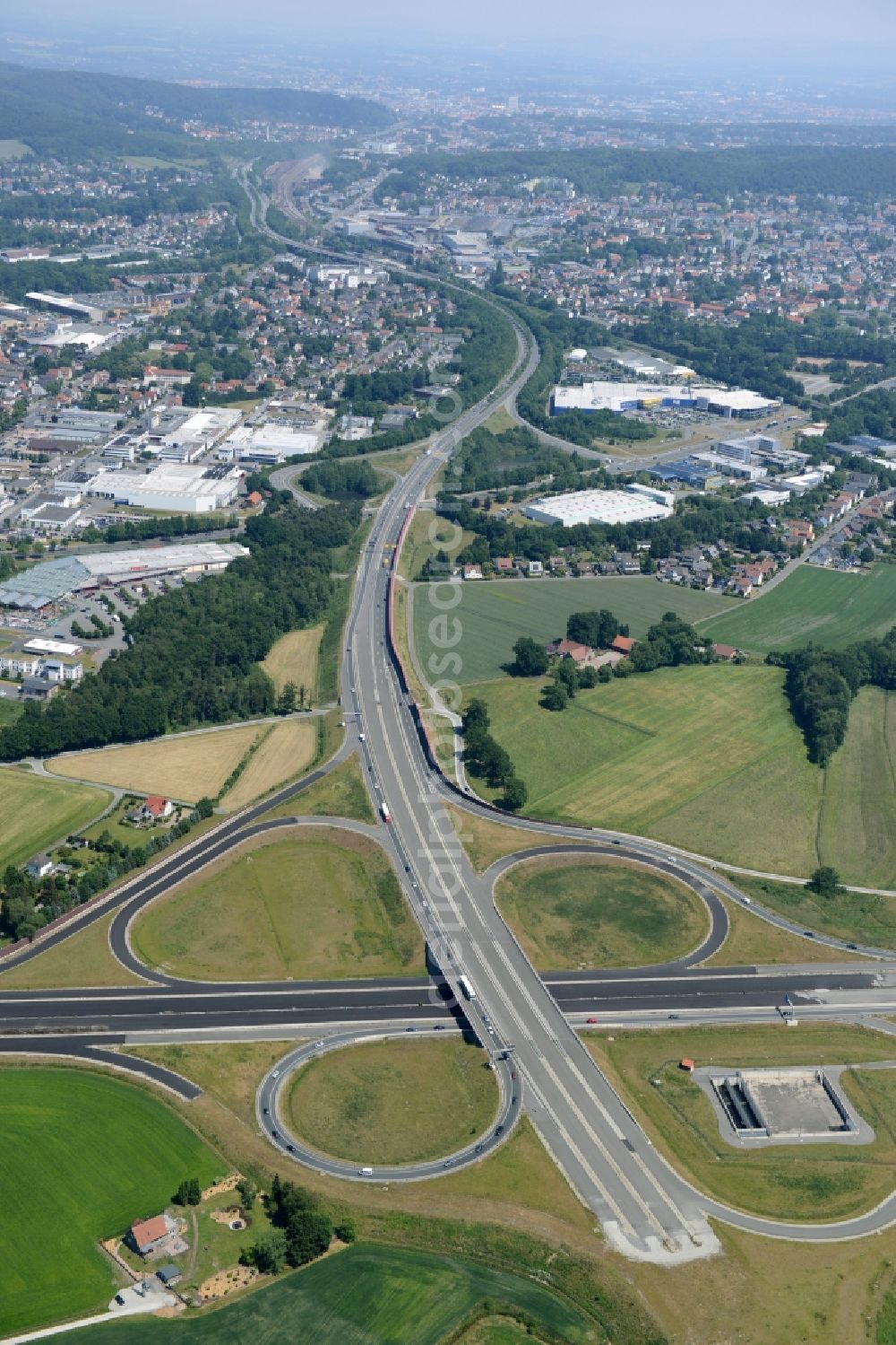 Aerial image Bielefeld - Routing and traffic lanes during the highway exit and access the motorway A 33 an der Bundesstrasse 61 in Bielefeld in the state North Rhine-Westphalia