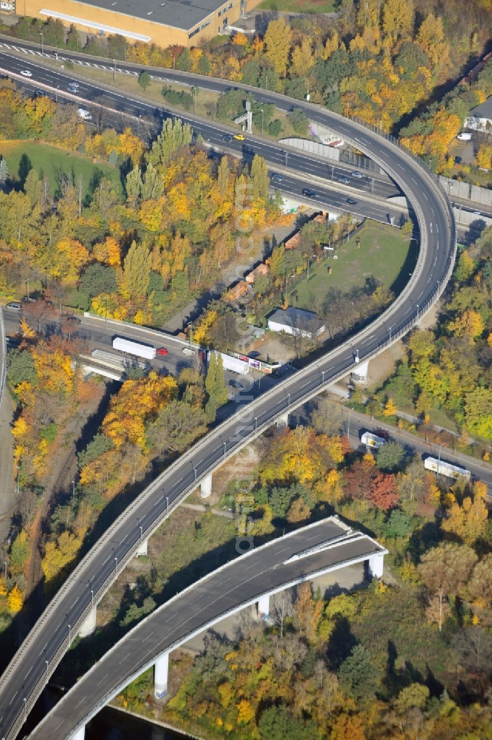 Aerial image Berlin - The unfinished motorway A100 in range of the steets Gottlieb-Dunkel-Strasse and Teilestrasse in Berlin-Tempelhof