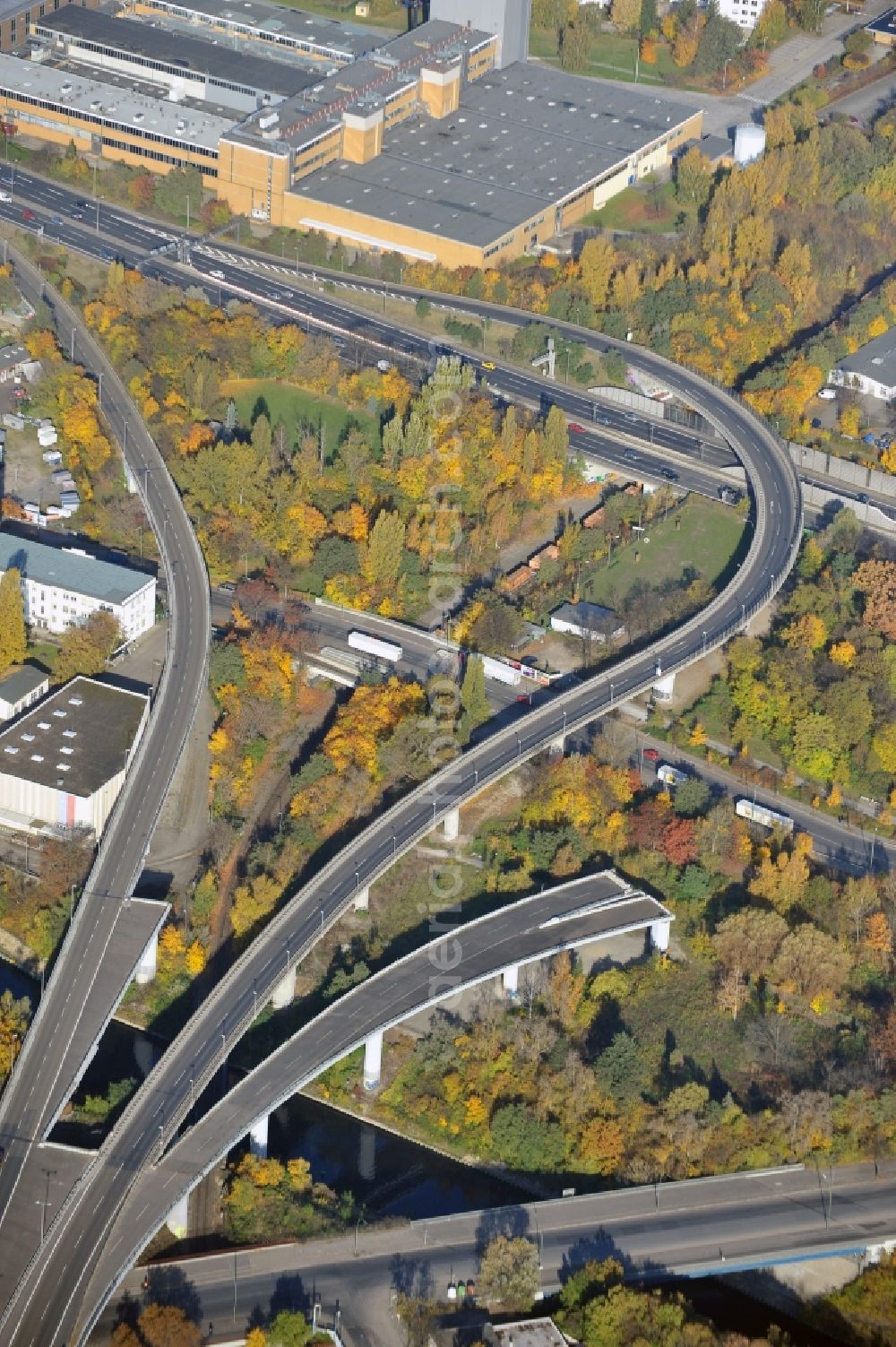 Aerial photograph Berlin - The unfinished motorway A100 in range of the steets Gottlieb-Dunkel-Strasse and Teilestrasse in Berlin-Tempelhof