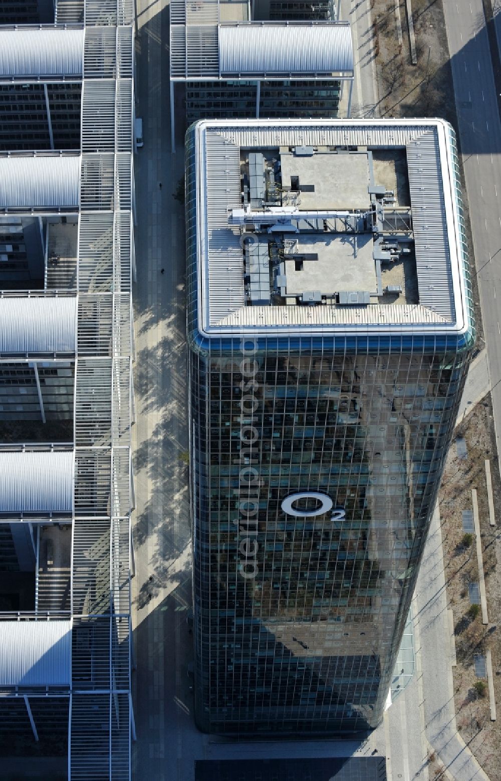 München from the bird's eye view: Uptown high-rise building - headquarters of Telefonica Germany (O2) and Astellas Pharma GmbH on Georg-Brauchle-Ring in the Moosach district of Munich in the state of Bavaria