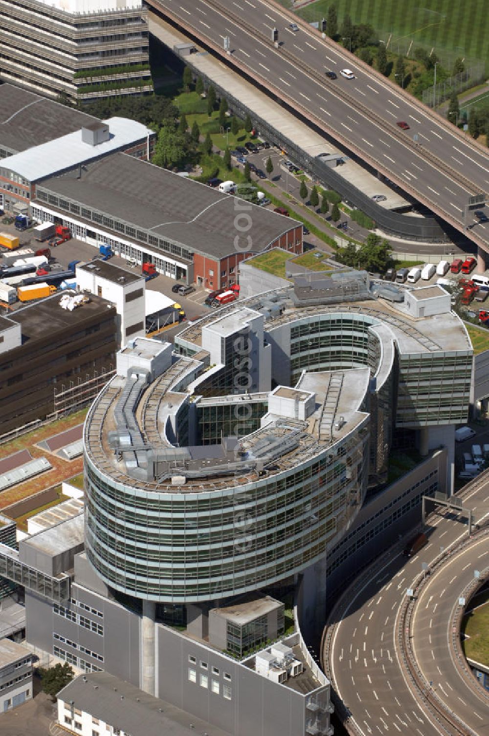 Aerial photograph Stuttgart - Van Technology Center VTC at the parent plant Mercedes-Benz in Stuttgart-Untertuerkheim and Daimler AG headquarters in the state of Baden-Wuerttemberg