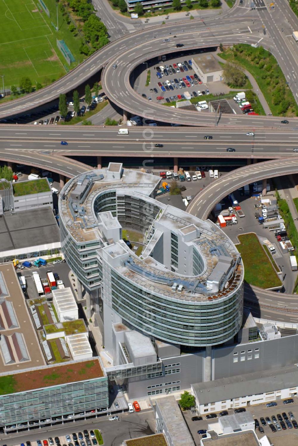 Aerial photograph Stuttgart - Van Technology Center VTC at the parent plant Mercedes-Benz in Stuttgart-Untertuerkheim and Daimler AG headquarters in the state of Baden-Wuerttemberg