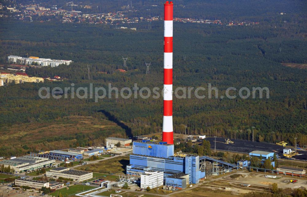 Aerial photograph Warschau / Warszawa / Warsaw - Das Vattenfall Kraftwerk Siekierki erzeugt aus Kohle neben Energie auch Wärme für Warschauer Haushalte. The Vattenfall powerplant Sierkierki uses coal to produce energy and electricity. kraftwerke.vattenfall.de