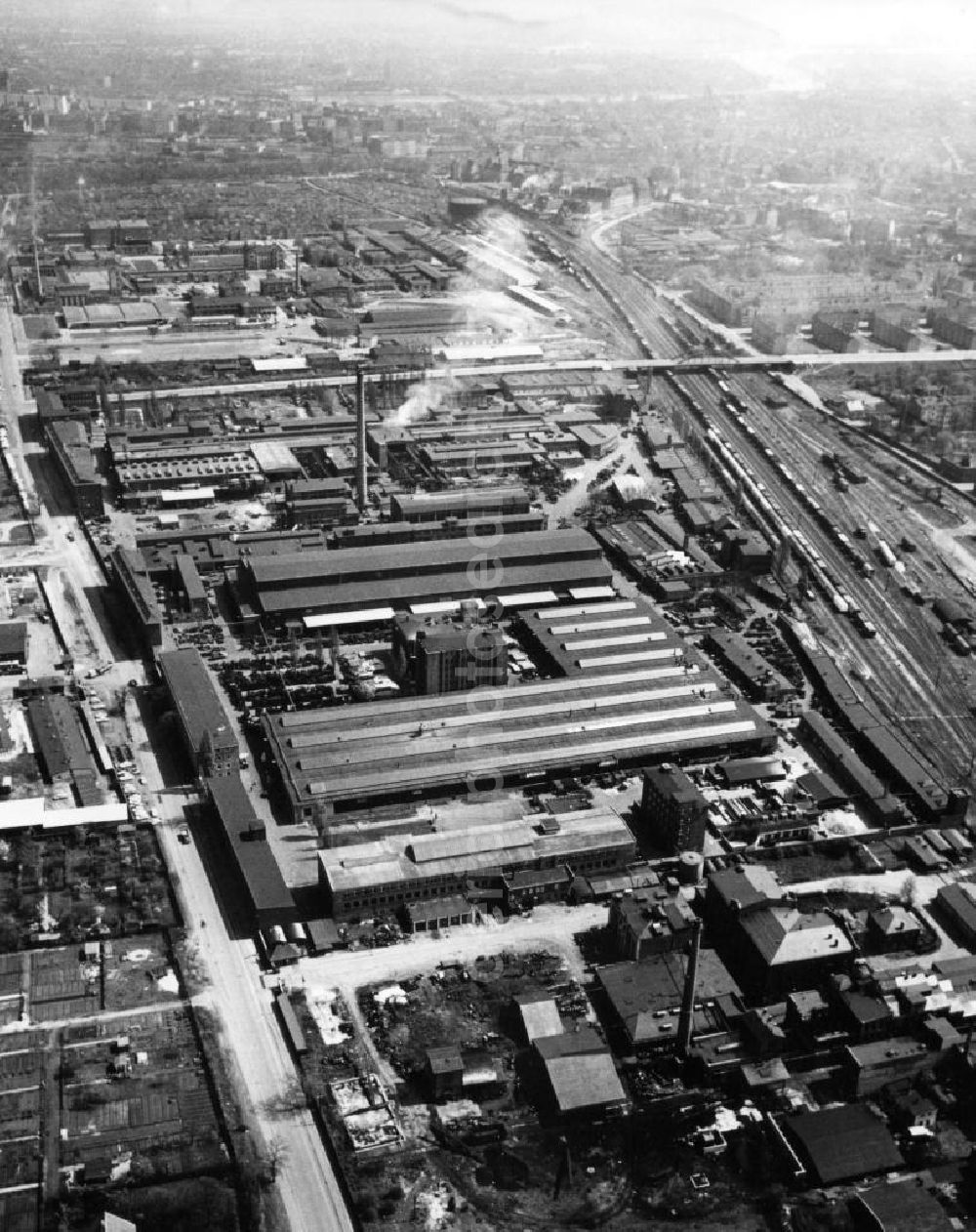 Aerial photograph Magdeburg - Blick auf die VEB Magdeburger Armaturenwerke Karl Marx / MAW im Stadtteil Sudenburg an der Liebknechtstrasse. Im Jahre 1972 wurde der DDR-Betrieb verstaatlicht.