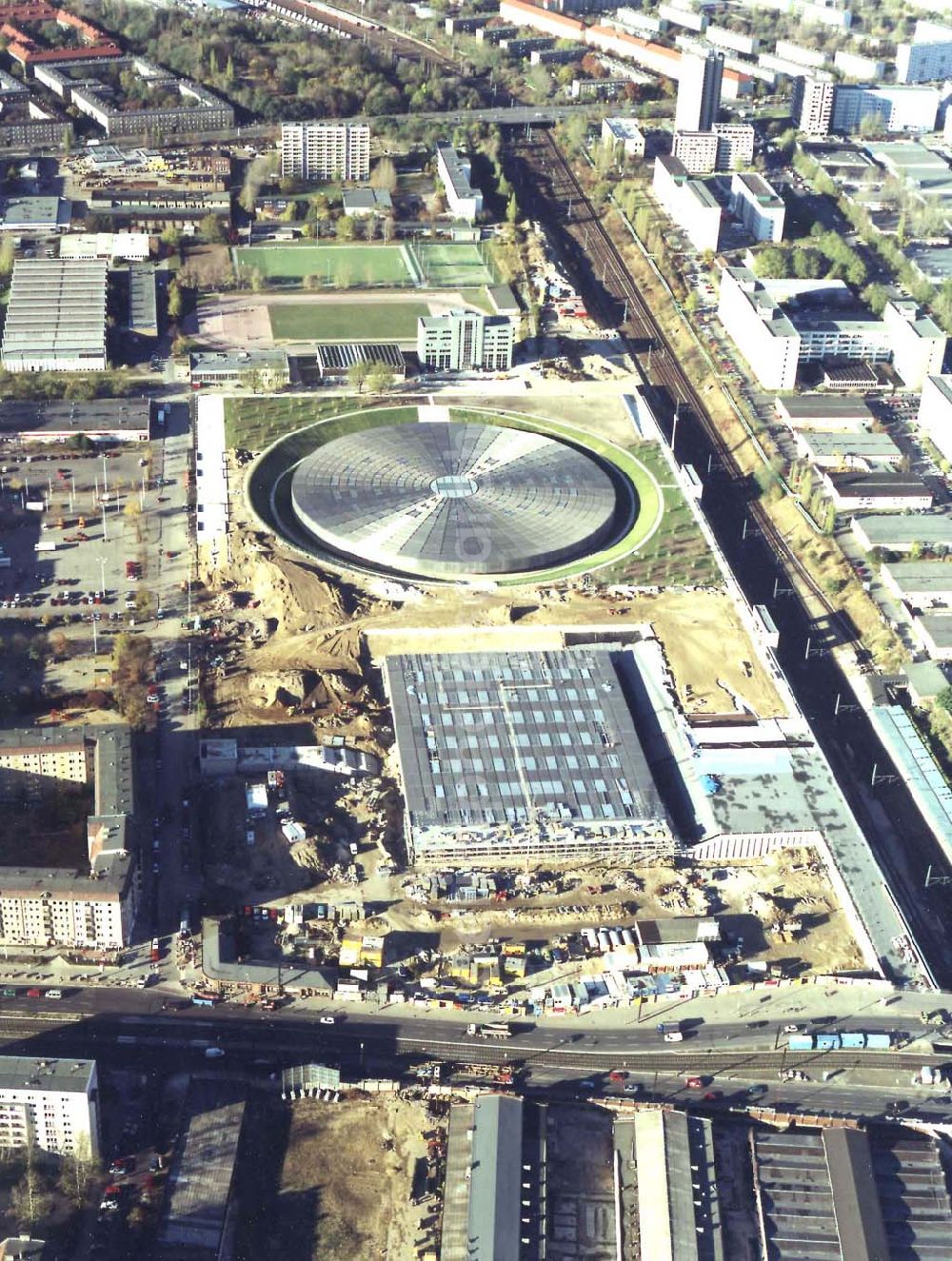 Aerial image Berlin - Velodrom und Schwimmhallenneubau der OSB Sportstätten GmbH an der Landsberger Allee in Berlin