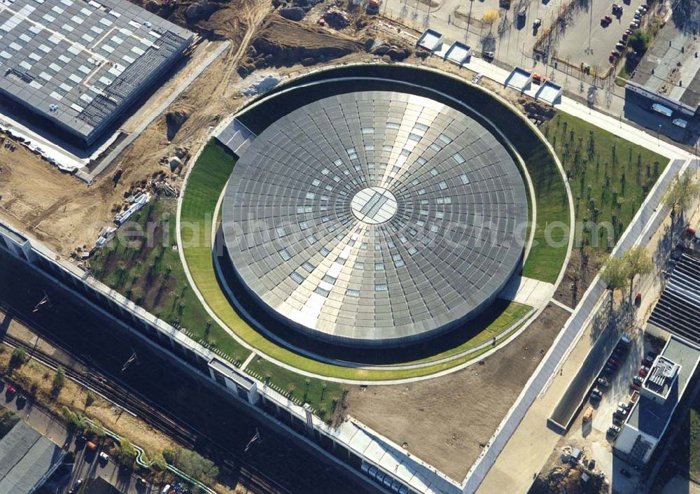 Aerial image Berlin - Velodrom und Schwimmhallenneubau der OSB Sportstätten GmbH an der Landsberger Allee in Berlin