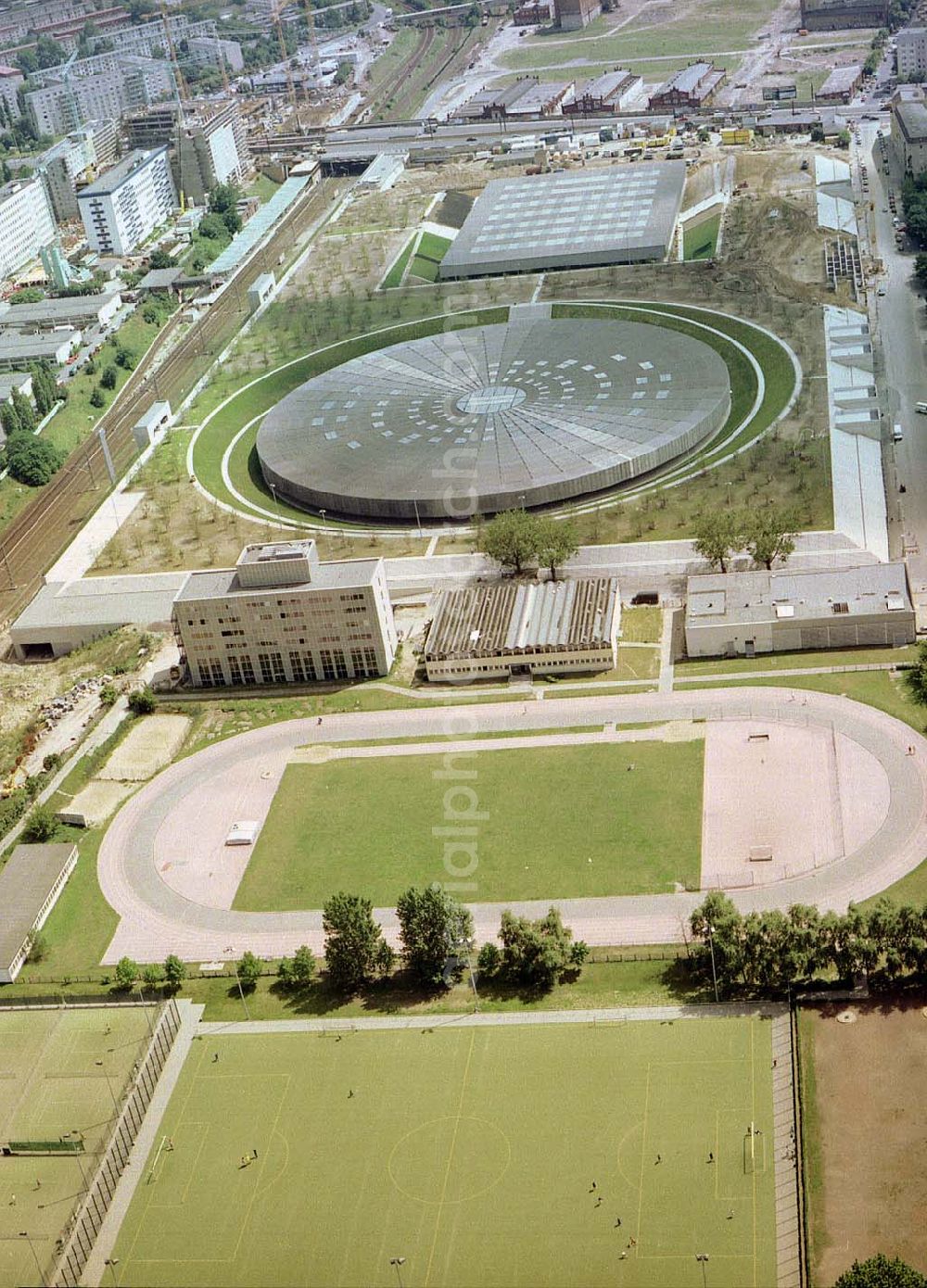 Berlin from the bird's eye view: Velodrom und Schwimmhallenneubau der OSB-Sportstättenbau GmbH an der Landsberger Allee in Berlin