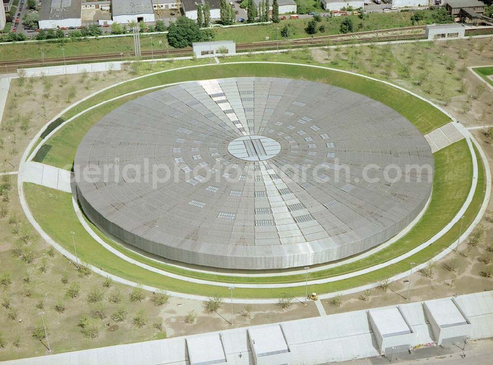 Berlin from the bird's eye view: Velodrom und Schwimmhallenneubau der OSB-Sportstättenbau GmbH an der Landsberger Allee in Berlin