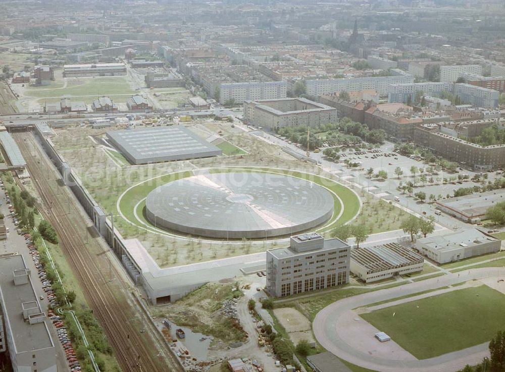 Aerial photograph Berlin - Velodrom und Schwimmhallenneubau der OSB-Sportstättenbau GmbH an der Landsberger Allee in Berlin