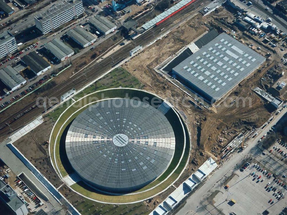 Berlin - Friedrichshain from above - Velodrom-Sportstättenneubauten an der Landsberger Allee.