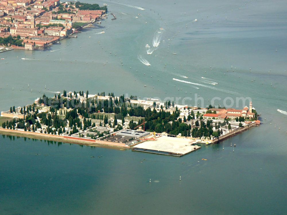 Aerial image Venedig - Sicht auf die unbewohnte Insel San Michele im Norden von Venedig. Auf San Michele befindet sich der Friedhof von Venedig. Die Insel hat jedoch mit erheblichen Platzmangel zu kämpfen. View to the desert island San Michele in the north of Venice. On the island the cemetry is situated.