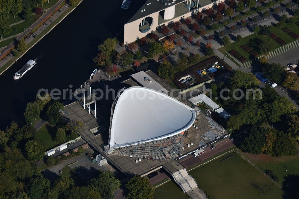 Berlin from the bird's eye view: Building the indoor arena Haus der Kulturen der Welt on John-Foster-Dulles-Allee in Berlin in Germany