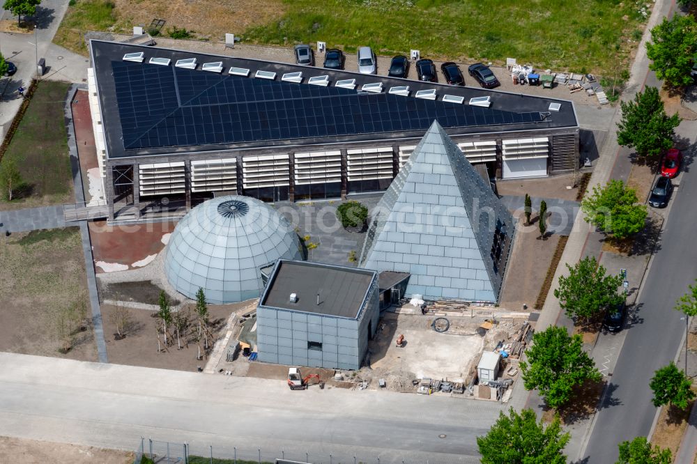 Hannover from the bird's eye view: Building of the event hall Eventlocation Daenischer Pavillon on the exhibition grounds in the district Bemerode in Hanover in the state Lower Saxony, Germany