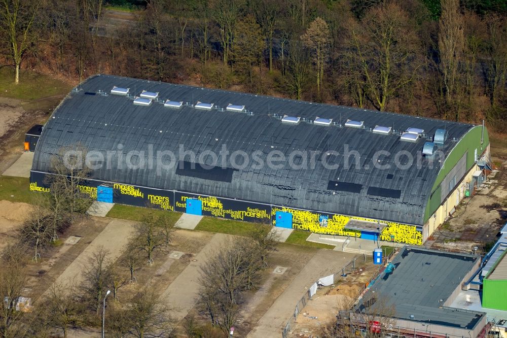 Moers from the bird's eye view: Building the indoor arena Festivalhalle Venloer Strasse in Moers in the state North Rhine-Westphalia