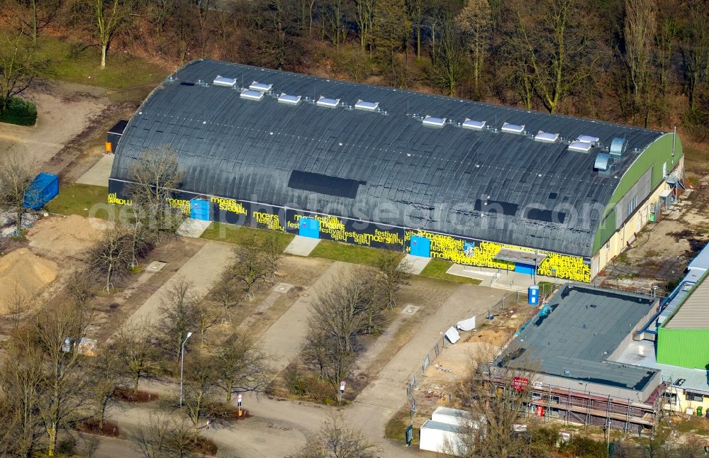 Aerial image Moers - Building the indoor arena Festivalhalle Venloer Strasse in Moers in the state North Rhine-Westphalia