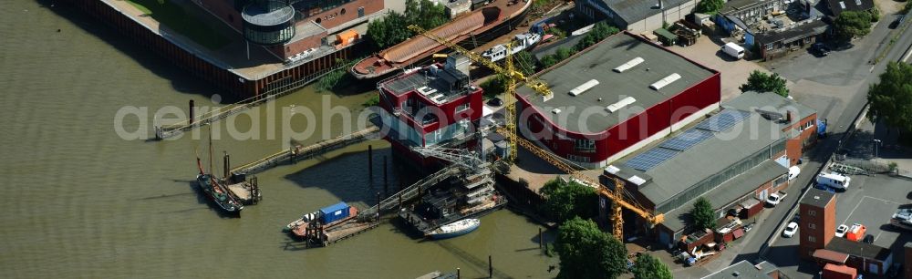 Hamburg from the bird's eye view: Building of the indoor arena Fleet 3 Traumloft on Koehlfleet-Hauptdeich in Hamburg, Germany