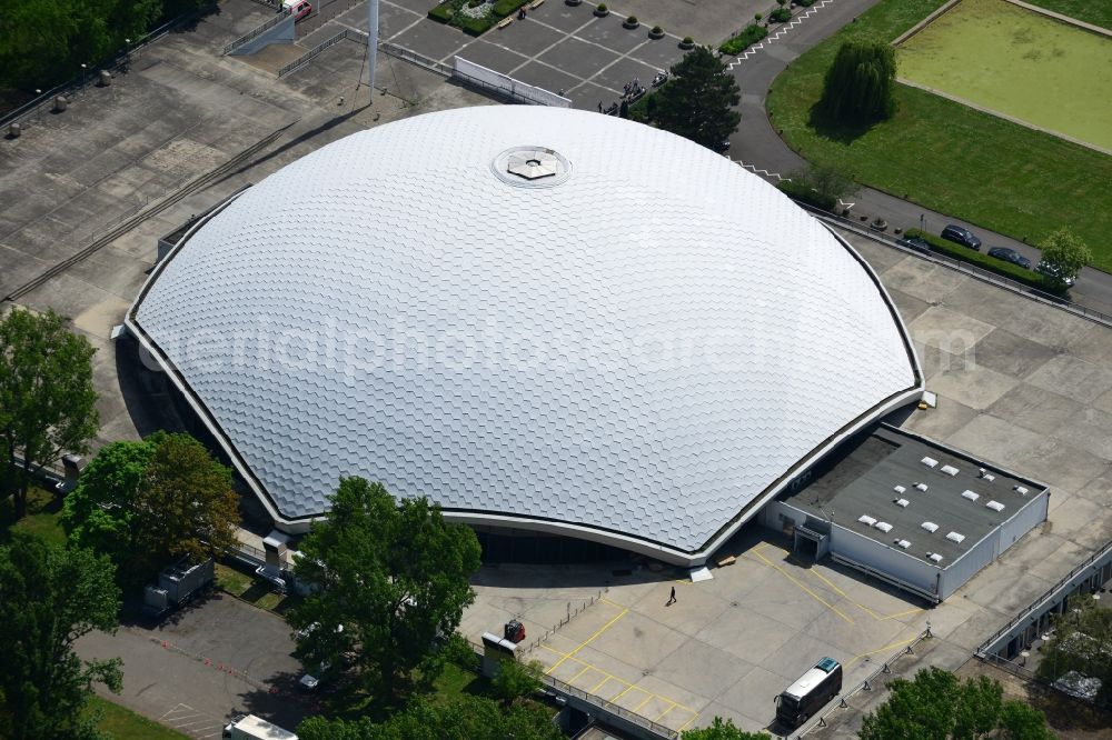 Aerial image Frankfurt am Main - Building the indoor arena Jahrhunderthalle Frankfurt in Frankfurt in the state Hesse