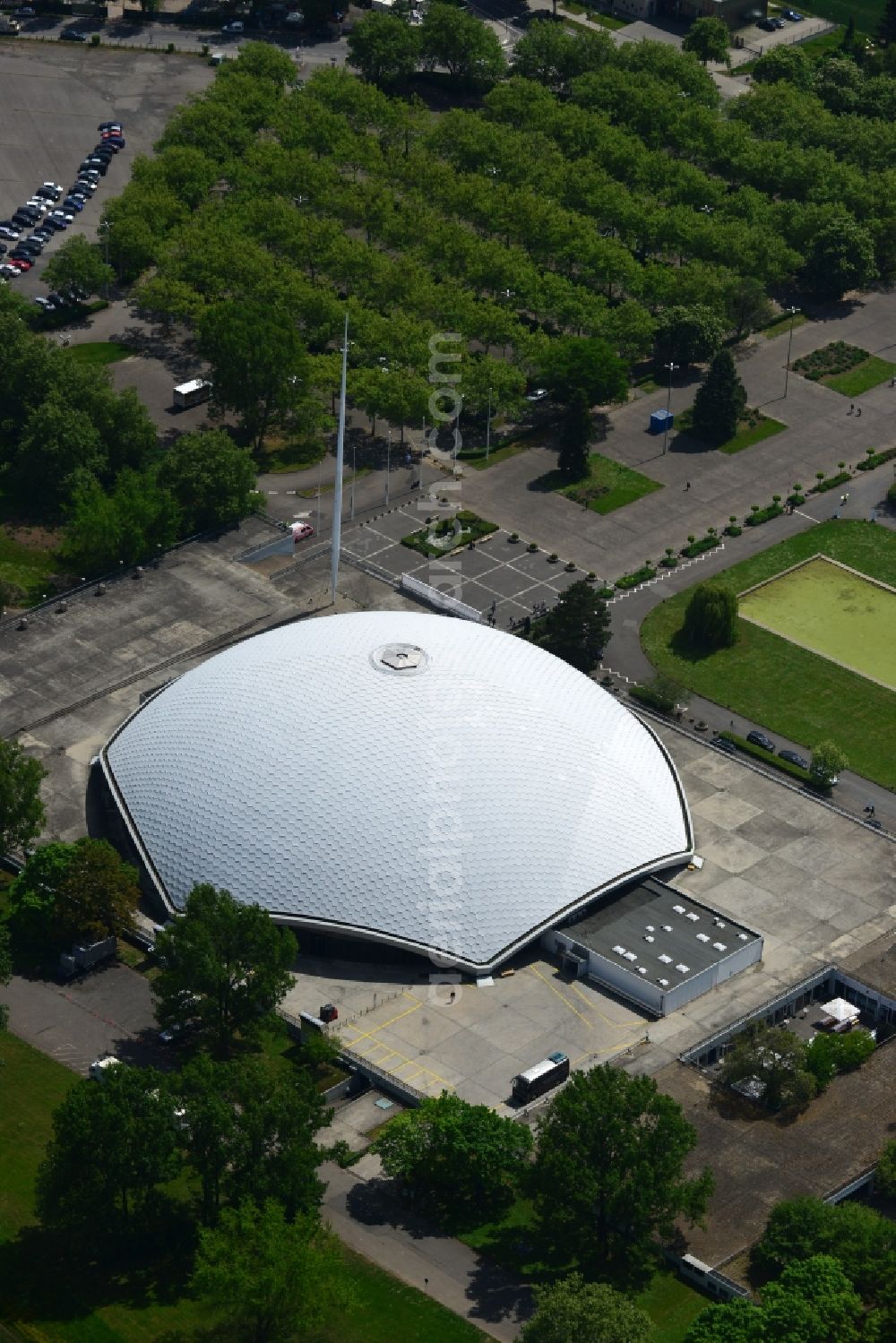 Aerial photograph Frankfurt am Main - Building the indoor arena Jahrhunderthalle Frankfurt in Frankfurt in the state Hesse