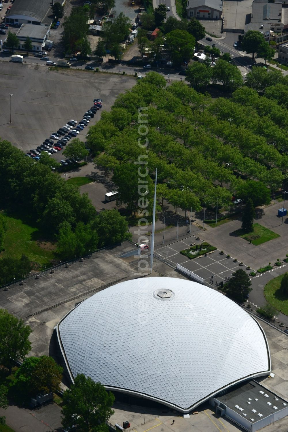 Frankfurt am Main from above - Building the indoor arena Jahrhunderthalle Frankfurt in Frankfurt in the state Hesse