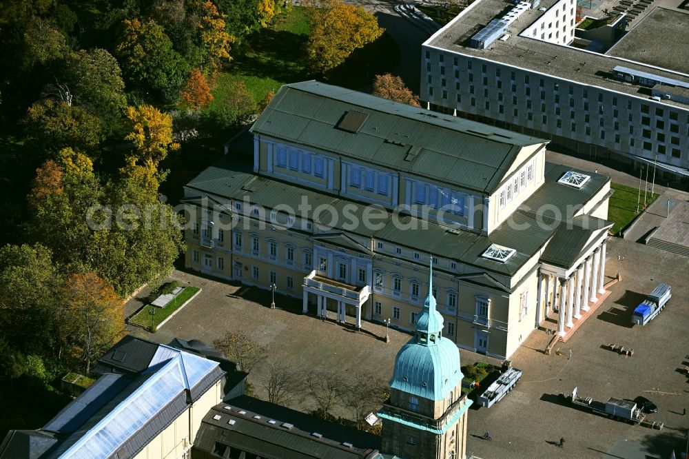 Aerial photograph Darmstadt - Building of the indoor arena Haus of Geschichte on place Haus der Geschichte Karolinenplatz in Darmstadt in the state Hesse, Germany