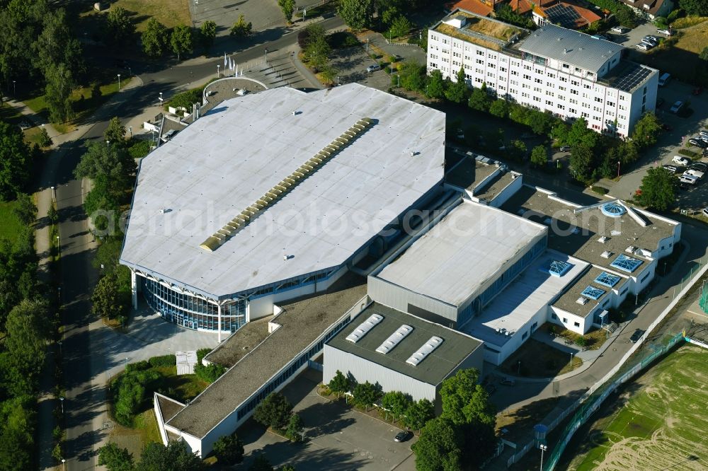 Aerial image Neubrandenburg - Building of the indoor arena Jahnsportforum on Parkstrasse in Neubrandenburg in the state Mecklenburg - Western Pomerania, Germany