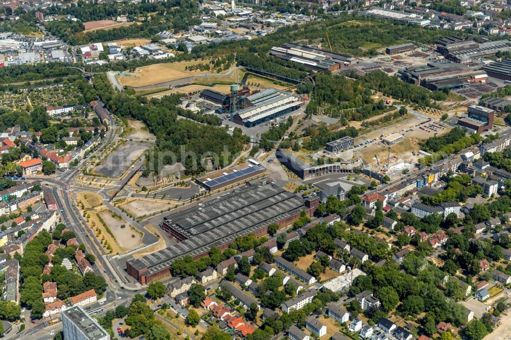 Aerial photograph Bochum - Building of the event hall of Jahrhunderthalle Bochum in Bochum in the state of North Rhine-Westphalia. The Jahrhunderthalle is the center of the new Bochum Westpark, with which this inner-city, former industrial area for housing, culture, recreation and trade is developed