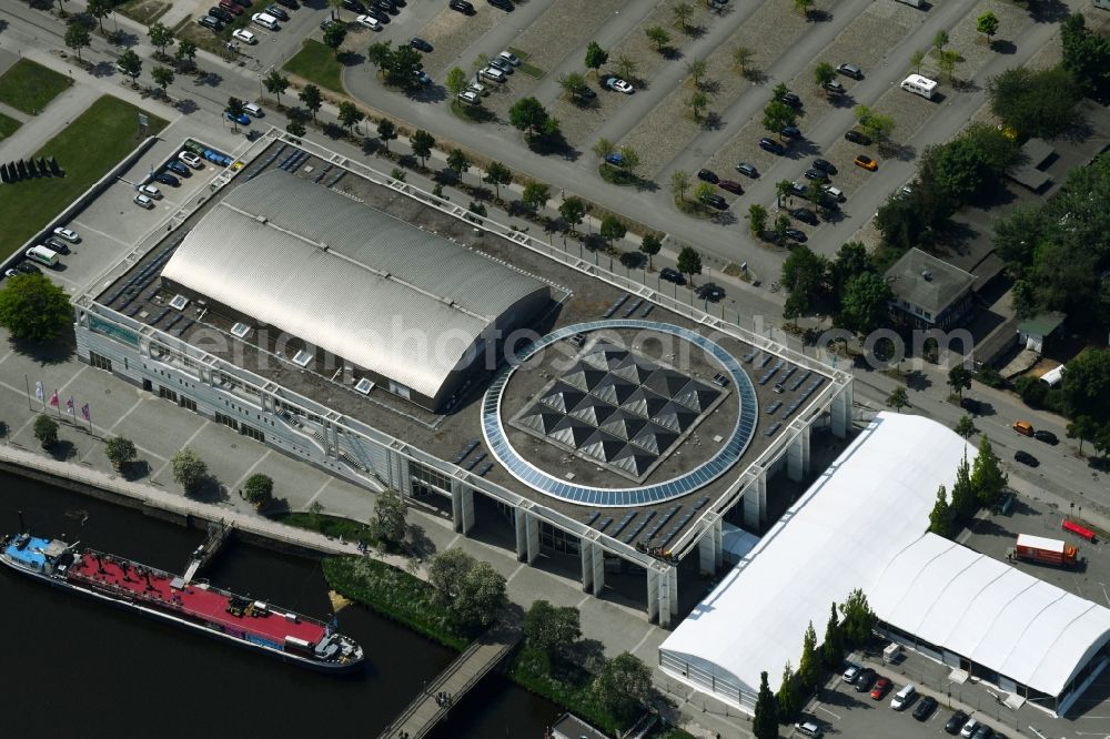 Lübeck from the bird's eye view: Building the indoor arena Musik- und Kongresshalle und Theaterschiff Luebeck an der Willy-Brandt-Allee in Luebeck in the state Schleswig-Holstein