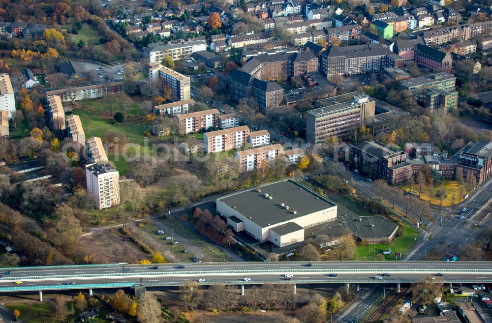 Aerial photograph Duisburg - Building of the indoor arena Rhein-Ruhr-Halle on street Walther-Rathenau-Strasse in the district Obermarxloh in Duisburg at Ruhrgebiet in the state North Rhine-Westphalia, Germany