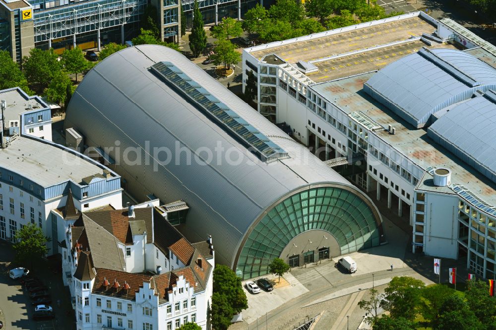 Bielefeld from the bird's eye view: Building of the indoor arena Stadthalle Bielefeld on place Willy-Brandt-Platz in the district Mitte in Bielefeld in the state North Rhine-Westphalia, Germany