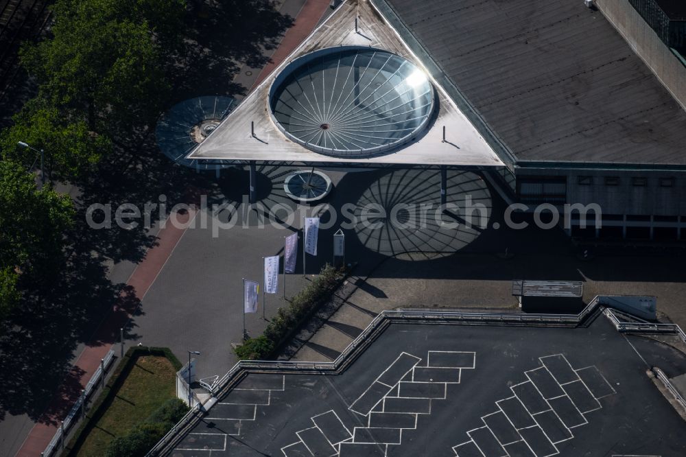 Aerial image Braunschweig - Building of the indoor arena Stadthalle in the district St. Leonhard in Brunswick in the state Lower Saxony, Germany