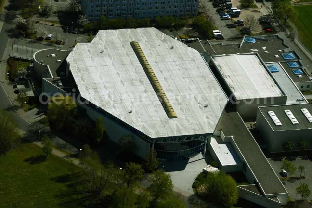 Aerial image Neubrandenburg - Building of the indoor arena - Stadthalle on Parkstrasse in Neubrandenburg in the state Mecklenburg - Western Pomerania, Germany