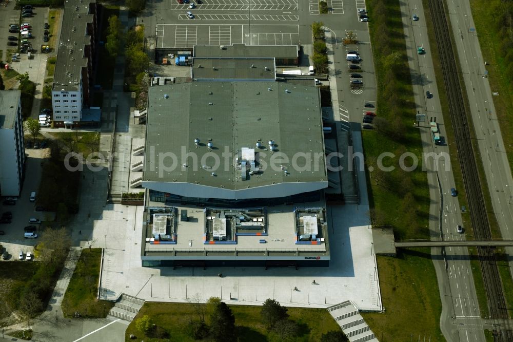 Aerial photograph Rostock - Building of the indoor arena StadtHalle Rostock on Suedring in Rostock in the state Mecklenburg - Western Pomerania, Germany