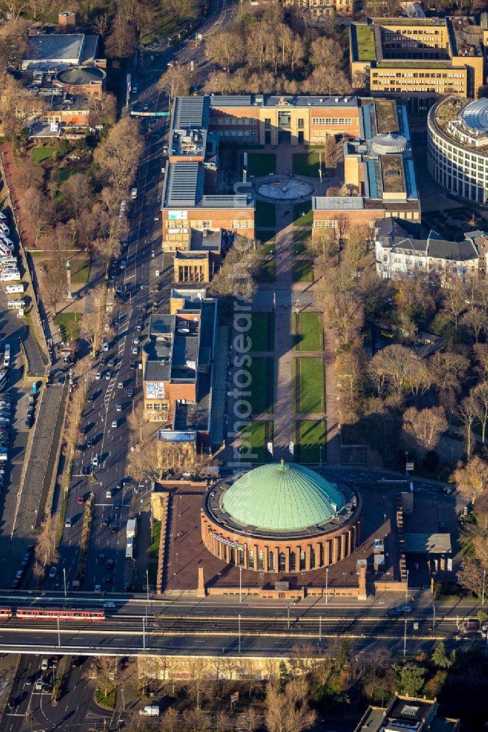 Düsseldorf from the bird's eye view: Building of the indoor arena Tonhalle in the district Pempelfort in Duesseldorf in the state North Rhine-Westphalia, Germany