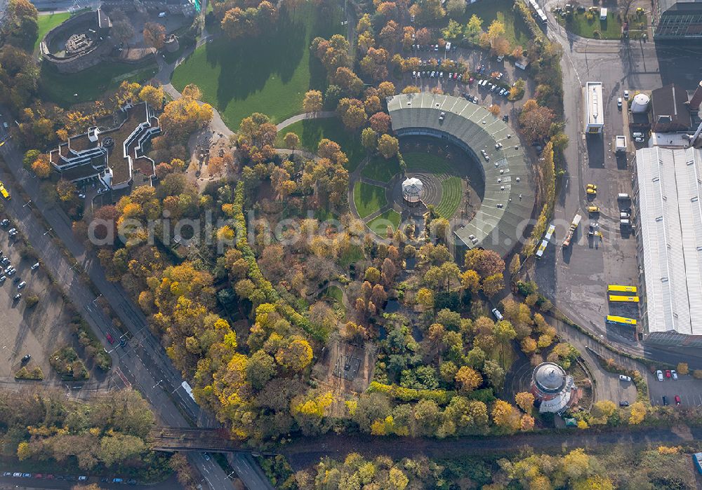 Mülheim an der Ruhr from the bird's eye view: View of the event venue Ringlokschuppen at Am Schloss Broich in Muelheim in the state North Rhine-Westphalia. The industrial landmark building at Darlington Park is location for art and culture events in the fields of theatre, dance, music, reading and performance, as well as several festivals in the Ruhr region. Also visible is the Heinrich Thoene community college at Bergstrasse