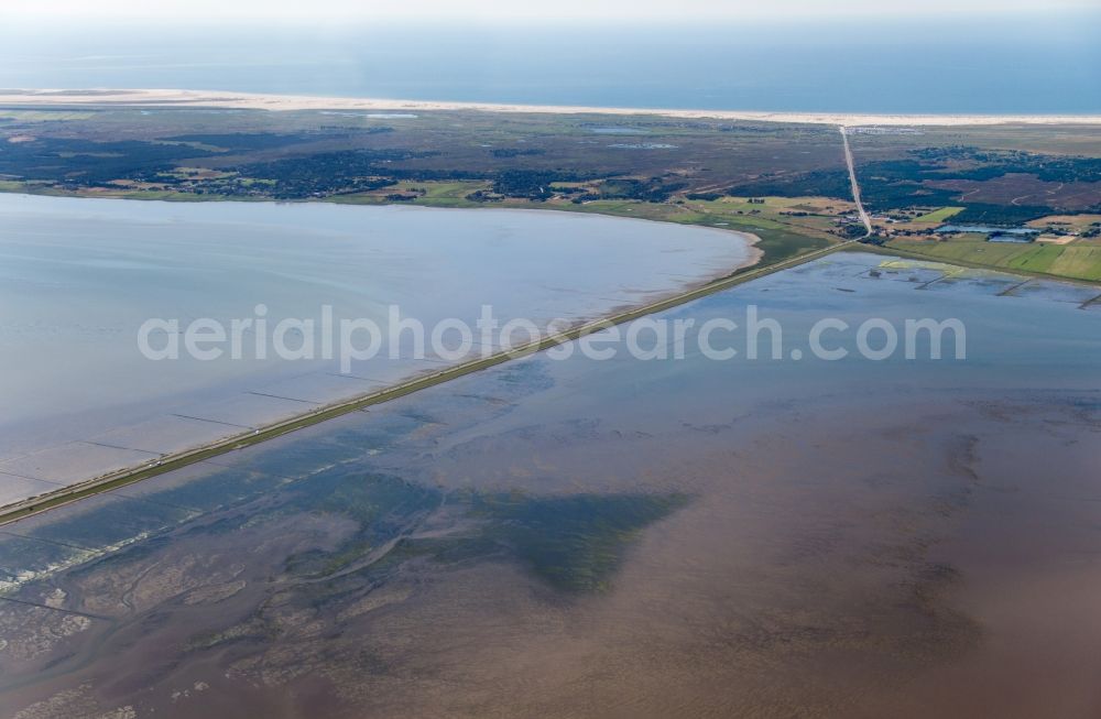 Rømø from the bird's eye view: Connection Causeway to the island of Rømø in Denmark. The island can be the completed in 1948, toll free Rømødæmningen (German: Roem Damm;) Length: 9170 m) are reached from the Mainland