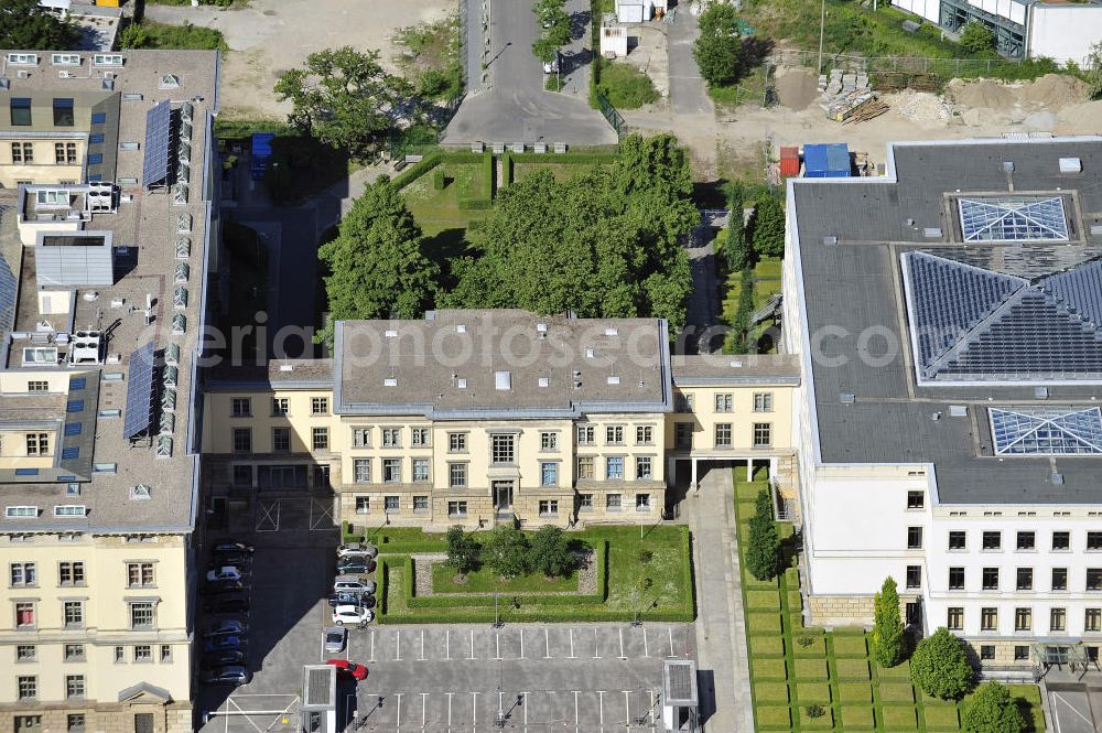 Berlin Mitte from above - Verbindungsgebäude zwischen Abgeordnetenhaus und dem Bundesratsgebäude in Berlin-Mitte. Connecting building between the House of representatives and the Federal Council of Germany in the district Mitte in Berlin.