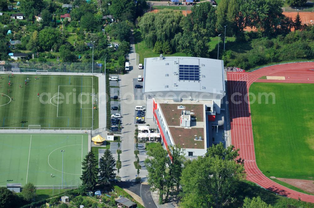 Aerial image Frankfurt am Main - Blick auf den neuen Um- und Erweiterungsbau am Stadion am Riederwald im Stadtteil Seckbach. Der Verein Eintracht Frankfurt e.V. lies durch die Baufirma Anton Schick GmbH und Co. KG.nach Entwürfen des Architekt Peter Fenchel ein Vereinszentrum bauen.