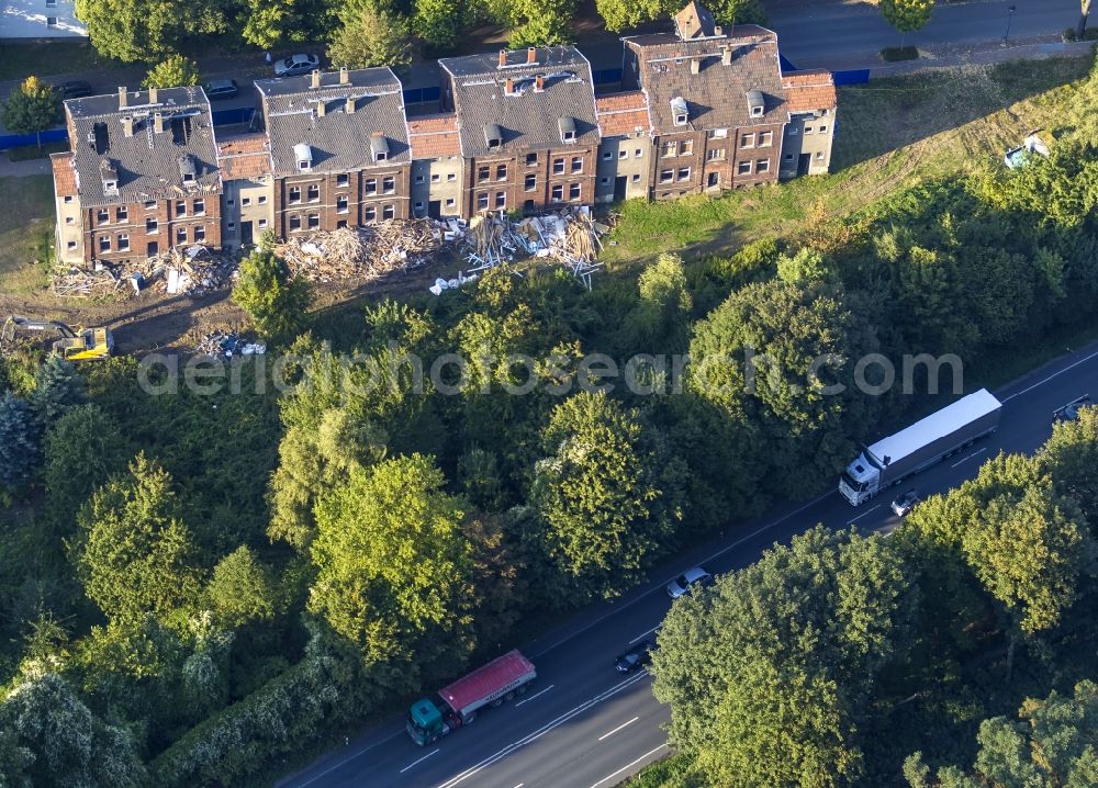 Gladbeck from the bird's eye view: Decaying Ruins demolition of vacant multi-family residential properties along the Uhland Street in Gladbeck in the state of North Rhine-Westphalia