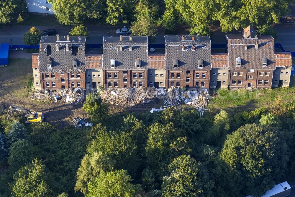 Aerial image Gladbeck - Decaying Ruins demolition of vacant multi-family residential properties along the Uhland Street in Gladbeck in the state of North Rhine-Westphalia