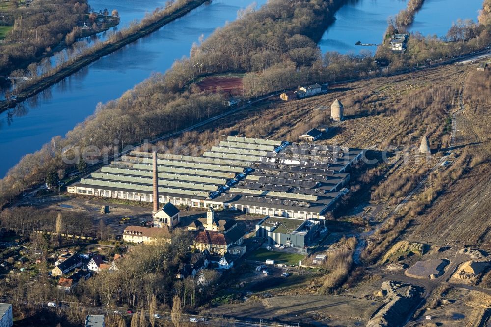 Duisburg from the bird's eye view: Decaying track system at the ruins of the former Wedau marshalling yard in the district Neudorf-Sued in Duisburg in the Ruhr area in the state North Rhine-Westphalia, Germany