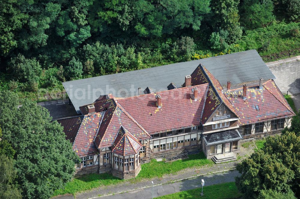 Aerial photograph Friedrichroda / Thüringen OT Reinhardtsbrunn - Blick auf den Verfallender Bahnhof Reinhardsbrunn - Friedrichroda im Thüringer Wald. Der Bahnhof wurde im Zuge der 1848 eröffneten Strecke Erfurt-Waltershausen 1876 gebaut. Heute ist er größtenteils verfallen und wird kaum noch befahren. View of the train station Friedrichroda in the Thuringian Forest.