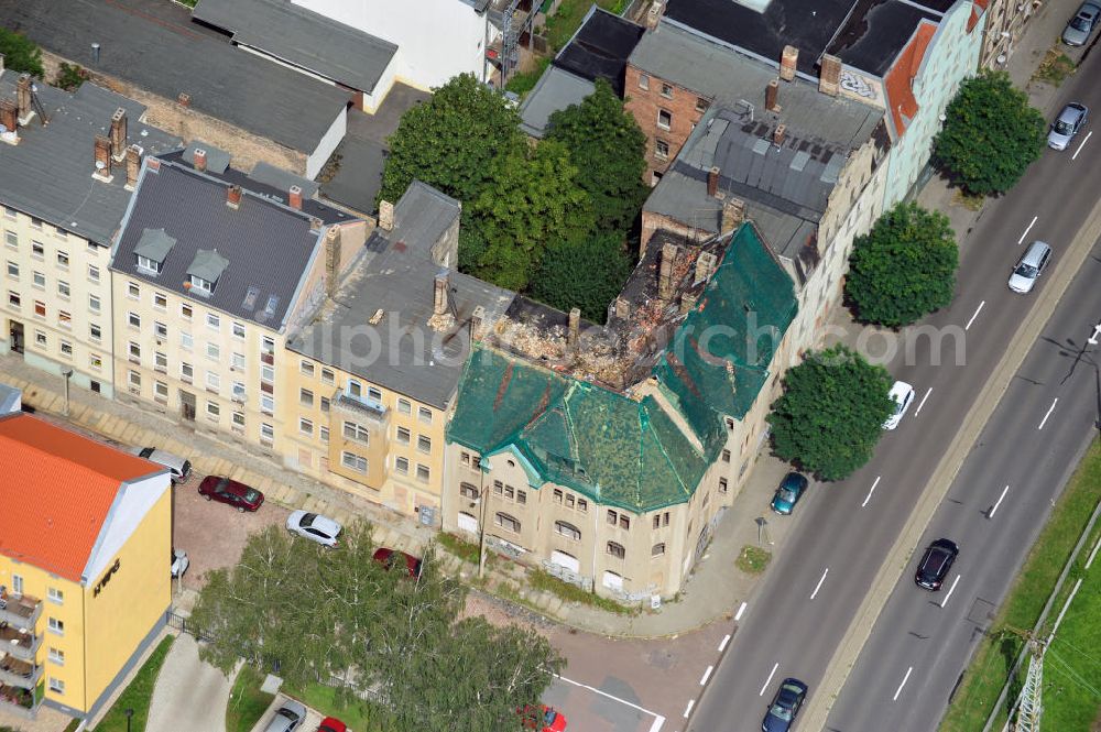 Halle an der Saale from the bird's eye view: View of dilapidated buildings in Dzondi street in the Mediziner district in Halle. The Halle Housing Society (HWG) is investing in the renovation of the district