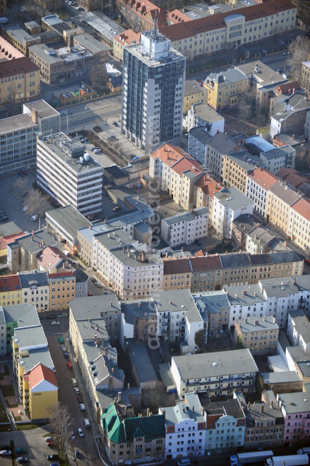 Aerial image Halle / Saale - View of dilapidated buildings in Dzondi street in the Mediziner district in Halle. The Halle Housing Society (HWG) is investing in the renovation of the district