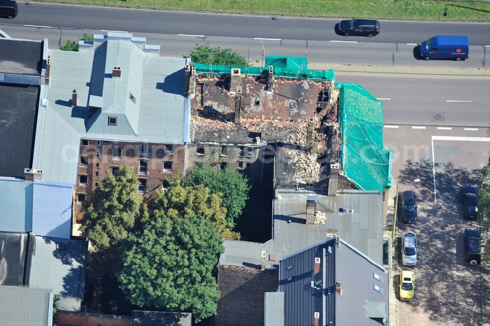 Halle / Saale from the bird's eye view: View of dilapidated buildings in Dzondi street in the Mediziner district in Halle. The Halle Housing Society (HWG) is investing in the renovation of the district