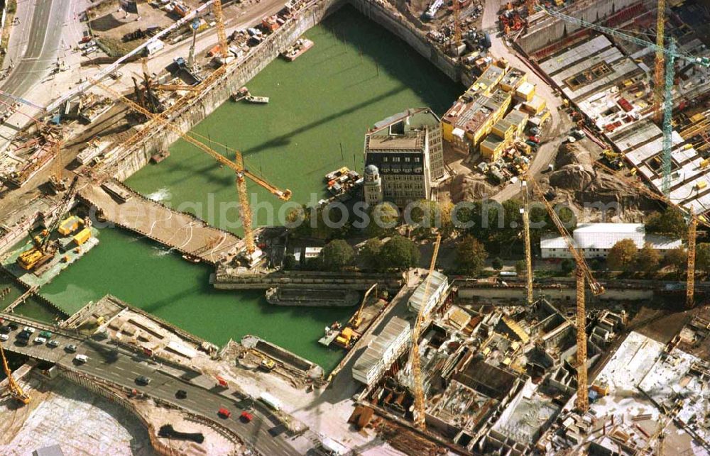 Aerial image Berlin - Veröffentlichung nur bei kompletter Bildautorenangabe und Belegexemplar an die Agentur !! Thema: Baustelle Potsdamer Platz