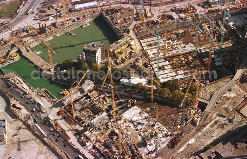 Aerial image Berlin - Veröffentlichung nur bei kompletter Bildautorenangabe und Belegexemplar an die Agentur !! Thema: Baustelle Potsdamer Platz