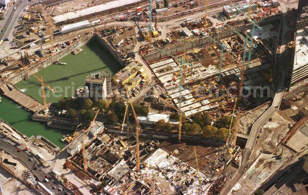 Aerial photograph Berlin - Veröffentlichung nur bei kompletter Bildautorenangabe und Belegexemplar an die Agentur !! Thema: Baustelle Potsdamer Platz