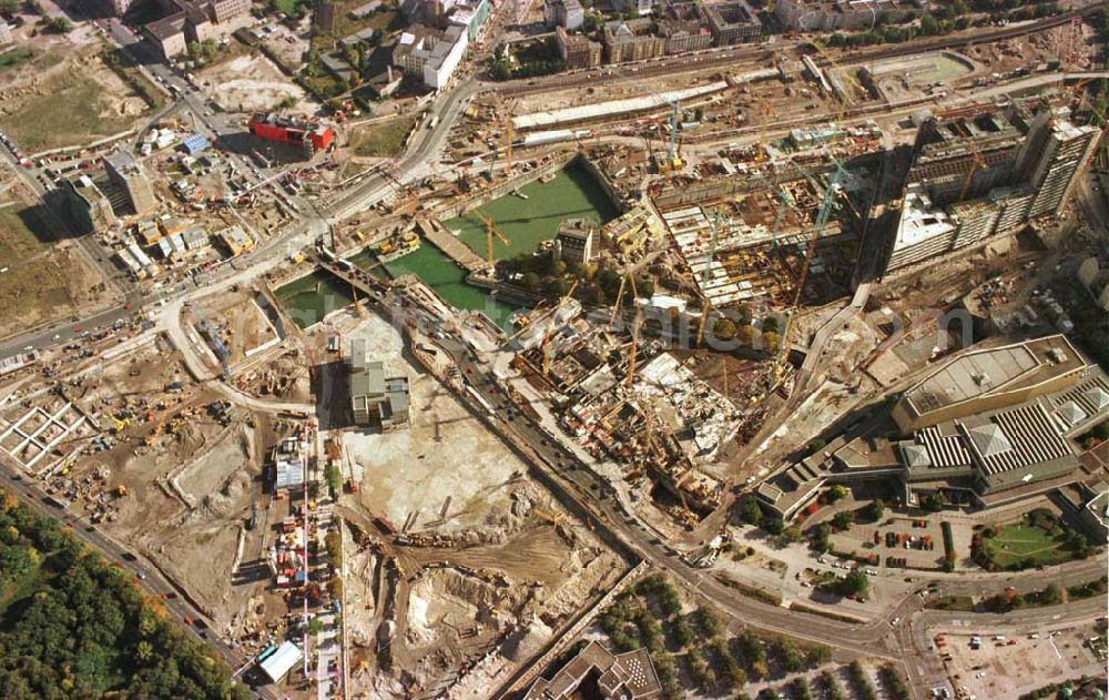 Aerial photograph Berlin - Veröffentlichung nur bei kompletter Bildautorenangabe und Belegexemplar an die Agentur !! Thema: Baustelle Potsdamer Platz