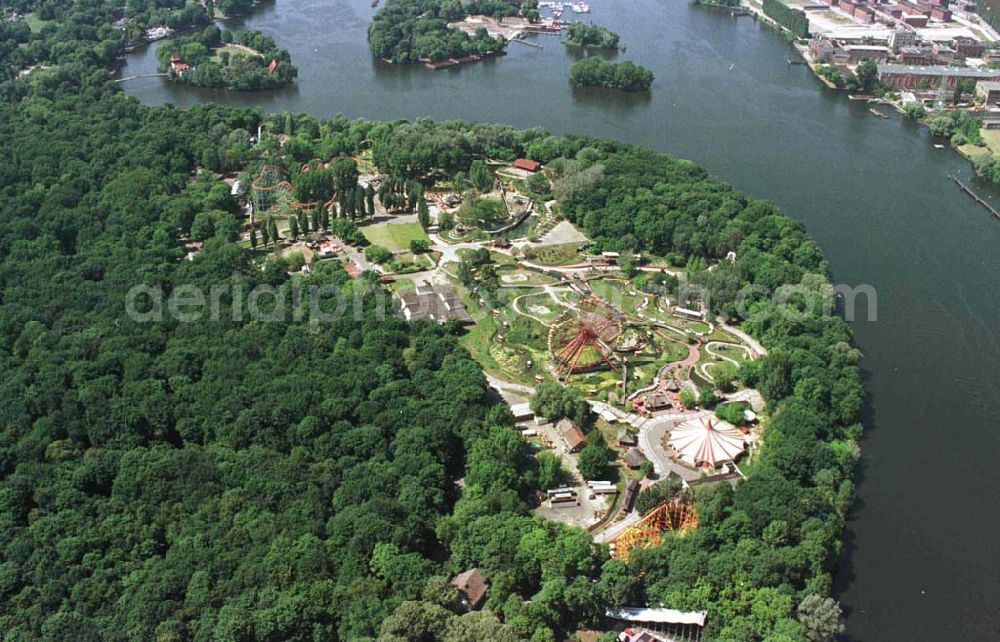 Aerial photograph Berlin-Treptow - Vergnügungspark am Plänterwald in Treptow.